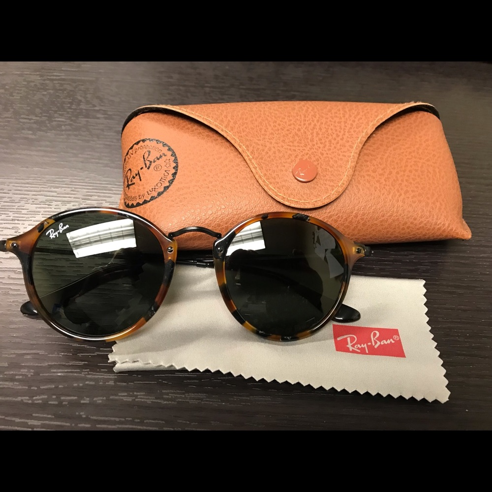 Nearly new RayBan ‘Round Fleck’ suglasses